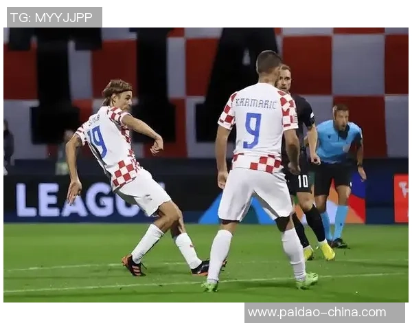 友谊赛冷门：里昂与那不勒斯战成平局引发全场热议